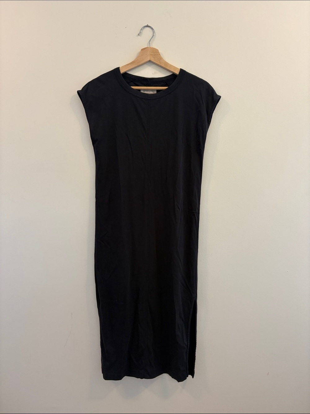 Everlane The Luxe Cotton Side-Slit Tee Dress in Navy